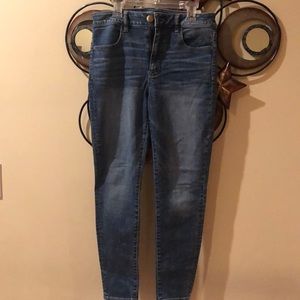 Light wash hi-rise jegging
